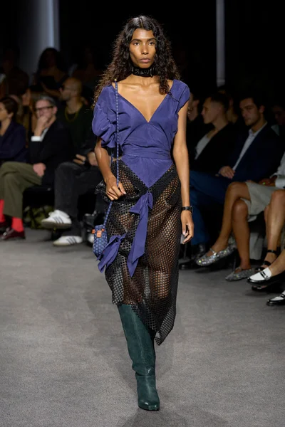 Look 25
